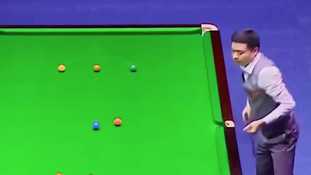 丁俊晖强行冲击单杆147创造最高海拔满分杆 (2)