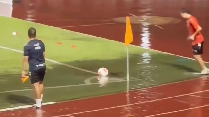 对不起，没崩住