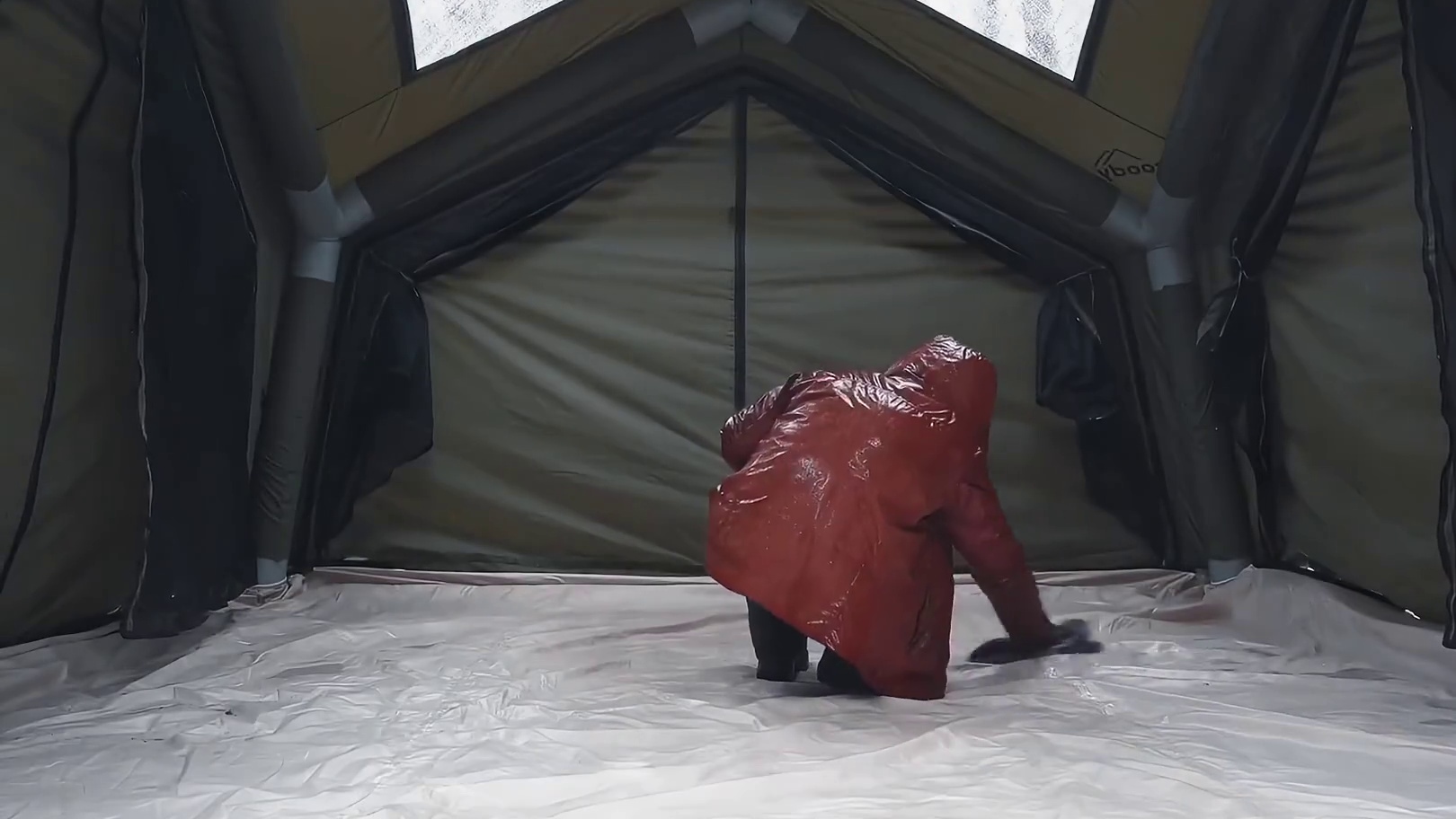 第3集：男人独自驾车流浪，带着帐篷四海为家，遭遇雨雪天气