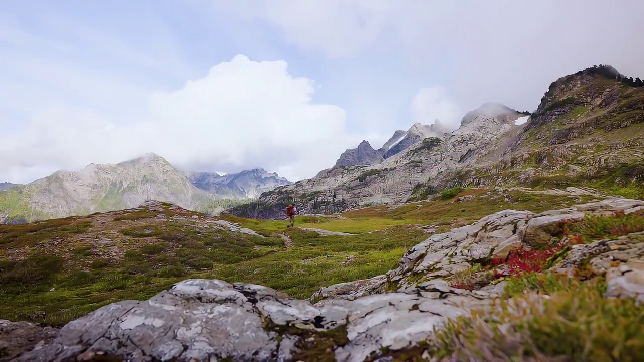 这样一个搭建在山巅的小屋，你愿意住多久