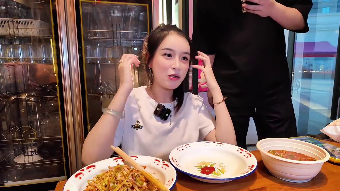 我就这样吃吃吃~