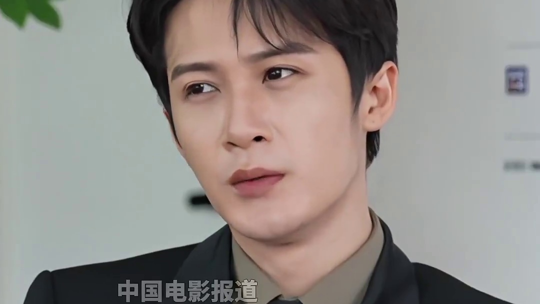 #檀健次  首次出演现实题材#电影震耳欲聋 此前他在接受我们采访时表示第一次看到这部电影的剧本就被惊