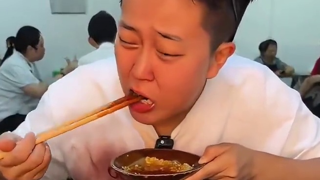 一口沦陷！这款火锅底料煮啥都香，在家复刻火锅店味道！#火锅底料#鸡哥了不得#那些尝一口就忘不掉的特色