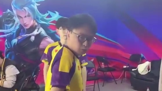 KBG场间决策复盘 教练现场解析问题：我们需要打慢一点 #决胜巅峰全球电竞 #决胜巅峰 #决胜巅峰中