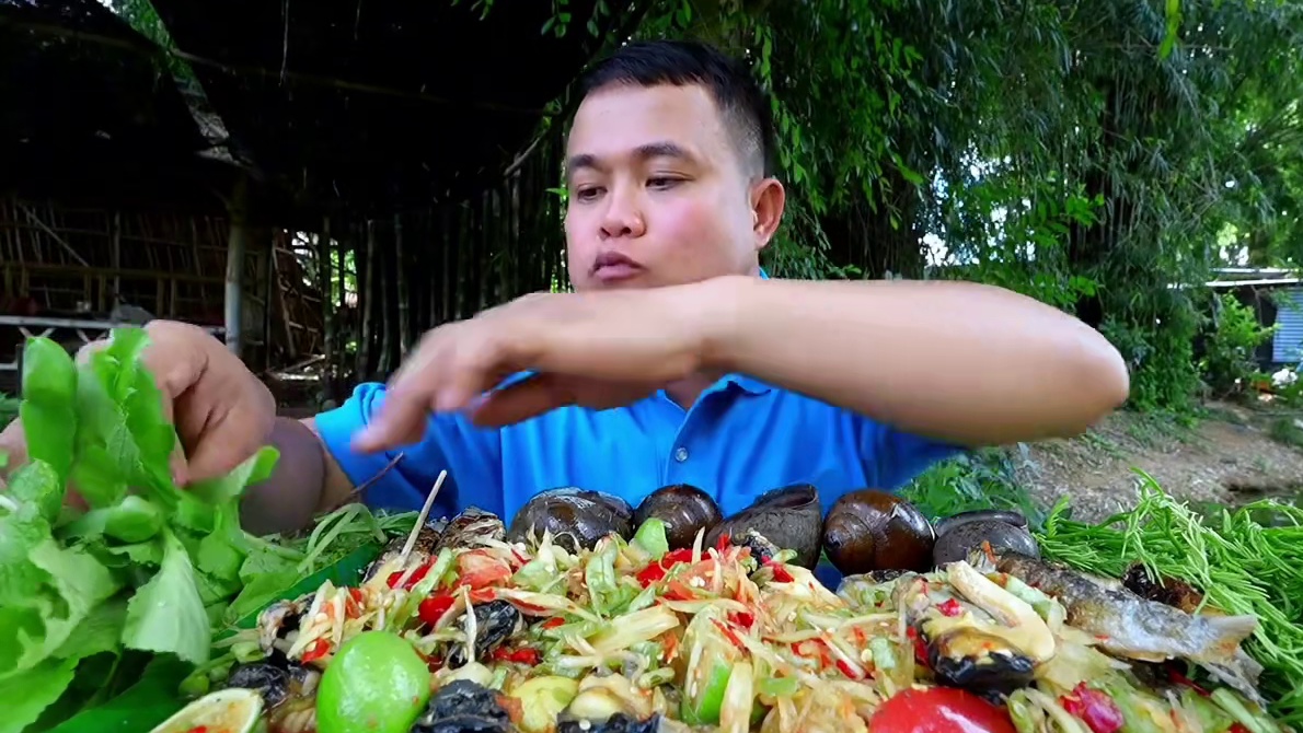 完整版，炭烤大田螺小鱼酸爽木瓜丝 #全民任务#泰国大叔#泰国美食#内容启发搜索 #种草激励计划