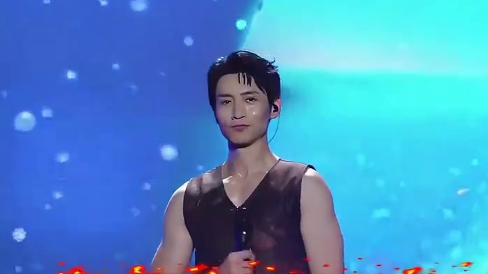 #舞台现场 #神级现场 #帅炸了 #神颜 #你好柳州热爱音乐节 柳州人又幸福啦，邀请众多明星云集。