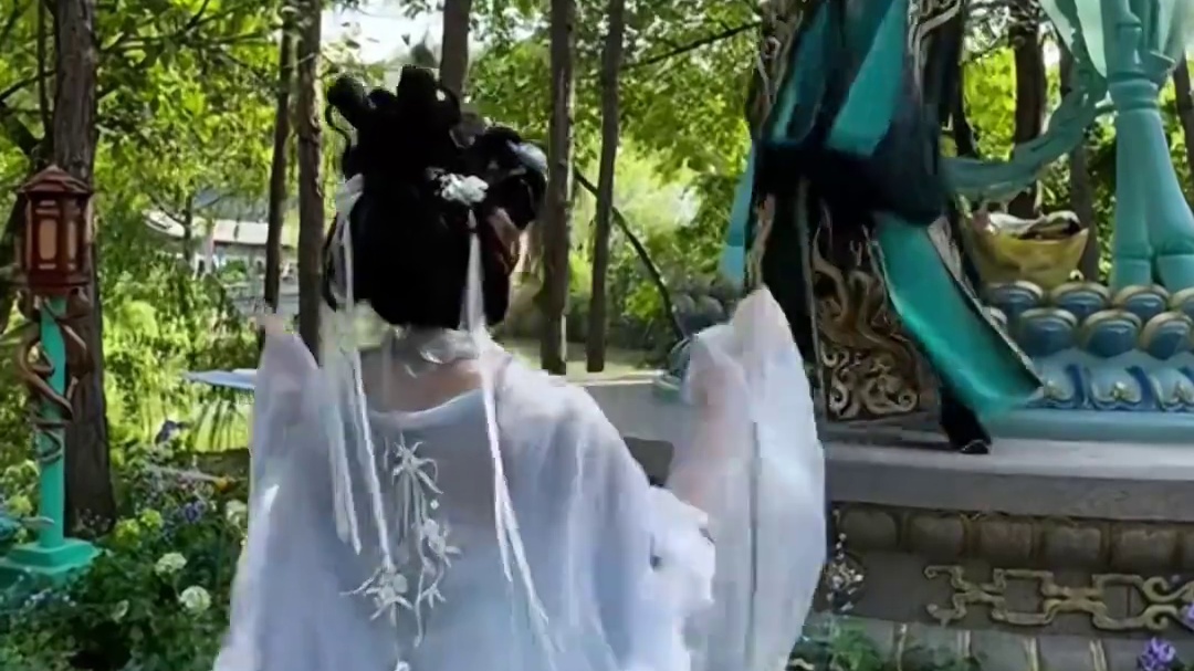 #南京人组团到横店当戏精显眼包  南京人组团去横店当戏精#周末变身戏精之片场打工记