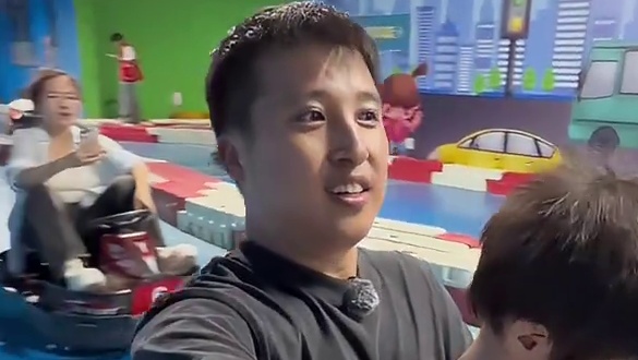 有个孩子之后整个人都变得多愁善感起来，孩子的成长稍不留意就会缺席，不知道有多少爸爸有共同的体会#华景