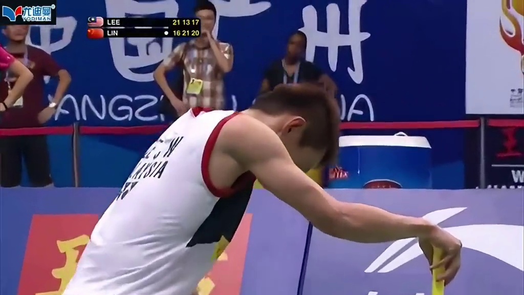 这是李宗伟最值得尊重的一战，哪怕被担架抬走也战至最后