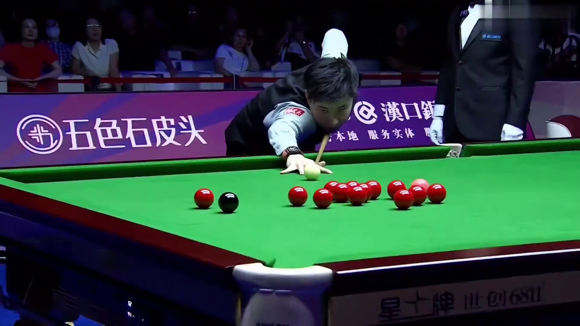 武汉公开赛赵心童远台犀利上手，找到进攻状态怒轰单杆132分