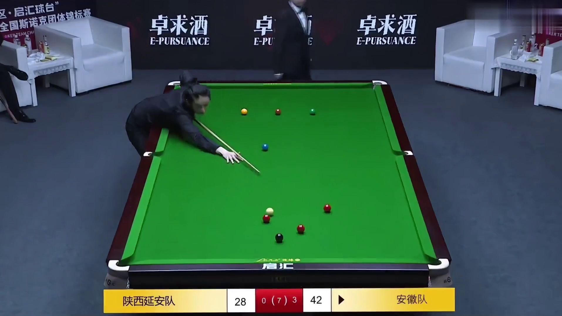 吴宜泽打出行云流水的单杆制胜，零封对手晋级决赛