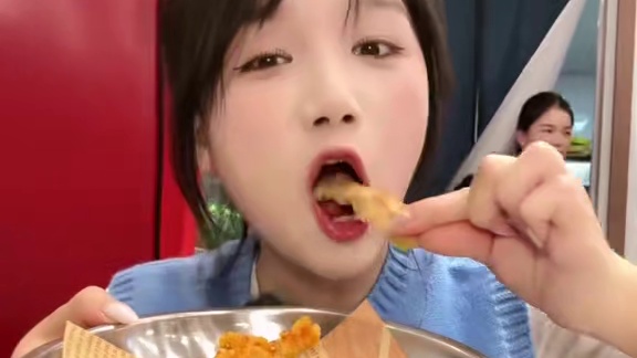 超好吃的冒菜开来南昌了！！！锅底好香啊！ #沉浸式体验后厨现炒锅气 #寻味烟火气 #需要大声安利的烟