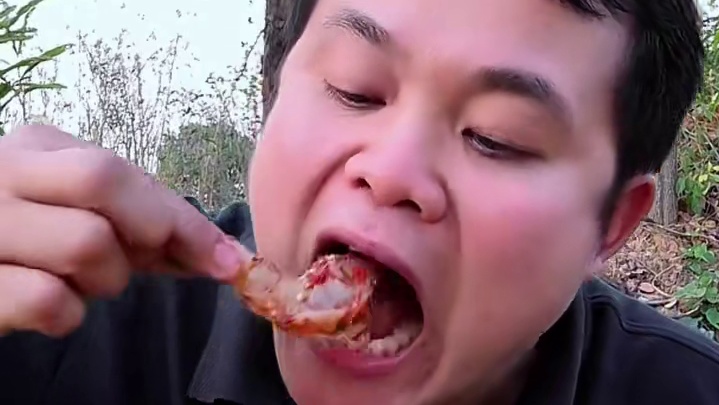 鲜辣️生腌大虾搭配香菜 #全民任务#泰国大叔#泰国美食#内容启发搜索 #种草激励计划