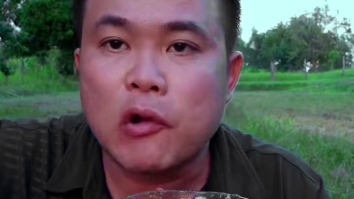 酸辣料汁️炭烤大鱿鱼 #泰国美食#泰国大叔#全民任务#内容启发搜索 #种草激励计划