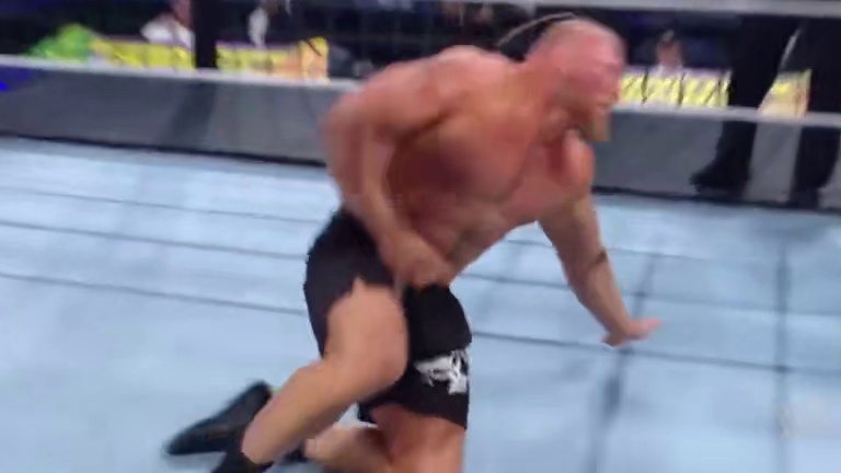 WWE密室禁锢！小奥斯汀爬笼逃生被抓回，布洛克F5将其终结 #布洛克莱斯纳 #奥斯汀理论 #wwe