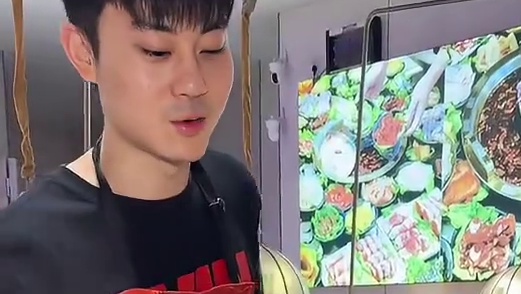 光吃牛蛙自助就已经很划算！竟然还有火锅串串！