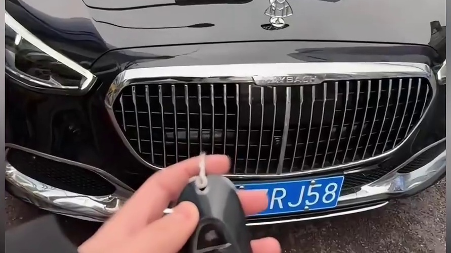 女朋友给我买迈巴赫