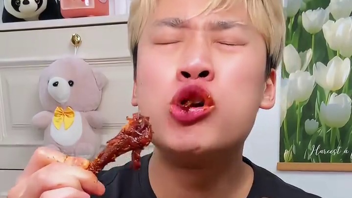 先卤后烤的，这个湖南的爆辣鸭小腿真的巨好吃，爆辣上头#零食推荐 #追剧小零食 #吃货必备