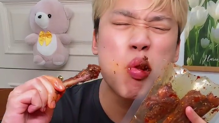 一口下去爆辣过瘾，纯辣不带一点甜味，是真的辣也是真的香 #追剧小零食 #零食推荐 #吃货必备