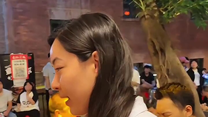 重庆的宝藏社区火锅！人气旺到深夜都有人排队！