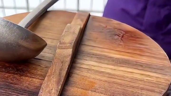 在广州的街头偶遇红烧牛肉面小摊！ 十五一份加肉不手抖~根本全是大块牛肉。