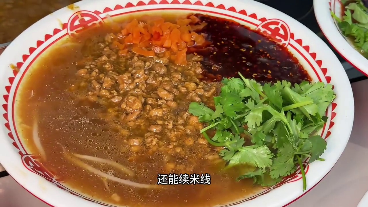 4.9爆浆芝士紫米芋泥饼+9.9肉酱米线还能续米线～ #沈阳美食#肉酱米线#爆浆#酥皮饼