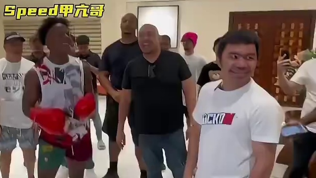 当甲亢哥遇到拳王帕奎奥……