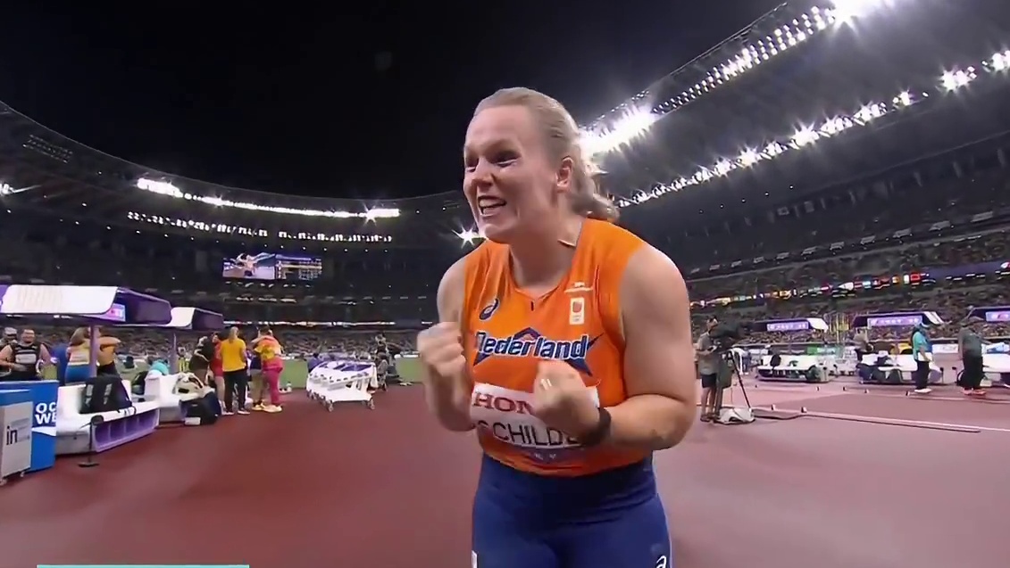 荷兰女子铅球运动员杰西卡·希尔德 最后一投力夺女子铅球金牌！ (PB 20.69米，出生于1999年