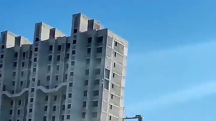 拆楼名场面，这也太悬了