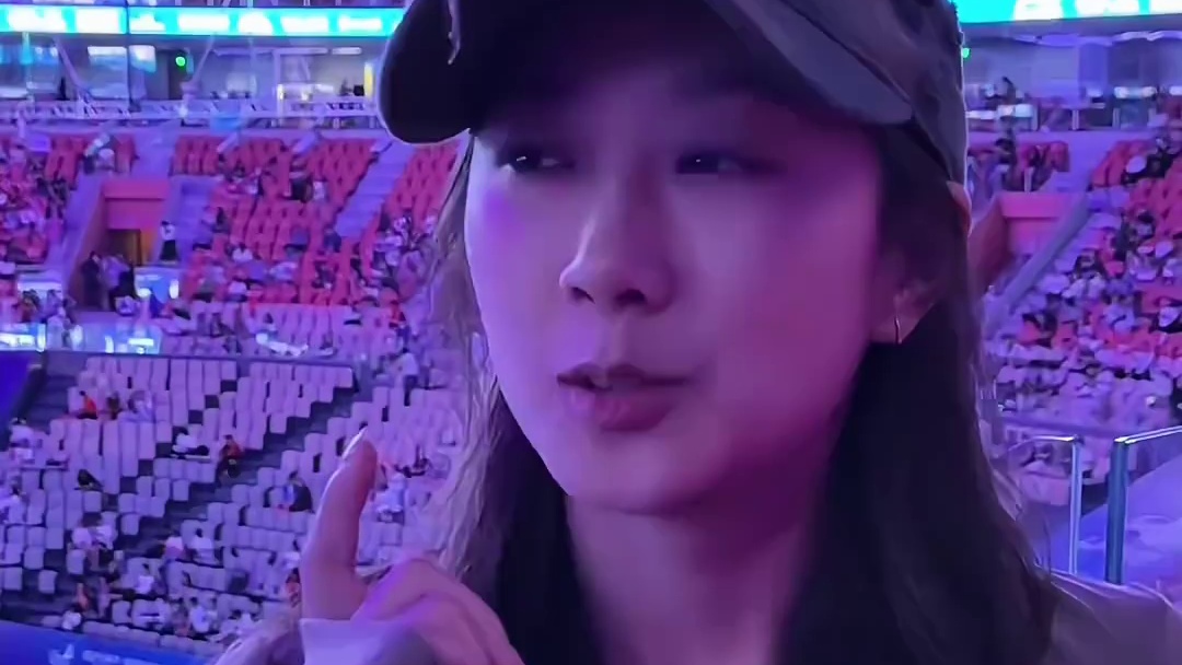 沉浸式观赛解说：翁泓阳vs小波波夫 #2025李宁中国羽毛球大师赛 #比赛现场