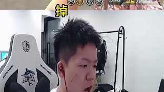 念舊寵兒四打二被一人四殺，輸?shù)舯确趾蟠?hào)直接被抬走了