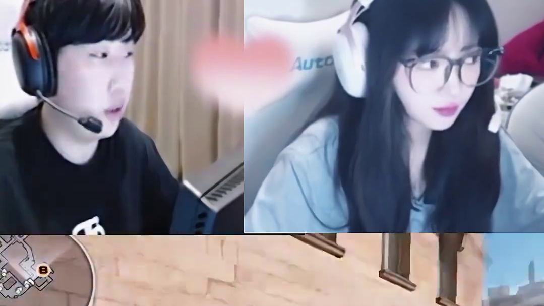 草莓DOO甜蜜双排偶遇粉丝，听到粉丝是DOO铁粉草莓欣慰的笑了，最后粉丝还懂事的喊草莓嫂子！#穿越火