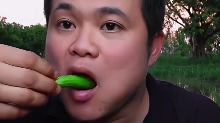 罗马生菜特辣️生腌三文鱼 #泰国大叔#泰国美食#全民任务#内容启发搜索 #种草激励计划