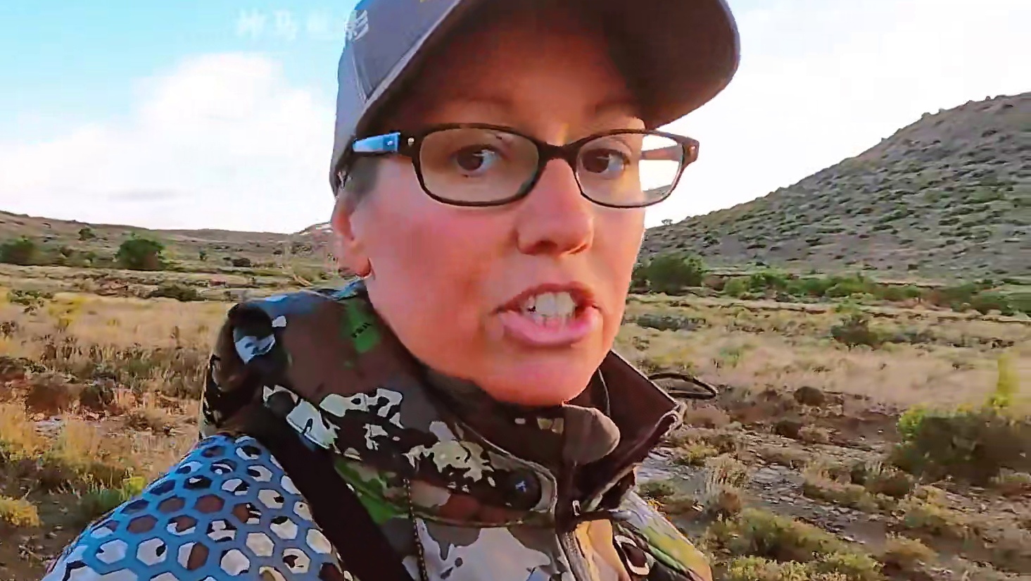 凯尔西再战疣猪能否成功，内森用页岩搭建石屋，巴哈采集水牛刺叶