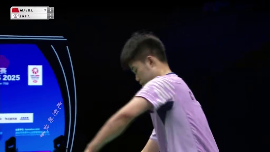 细腻近网加超神进攻！翁泓阳顶住林俊易疯狂进攻夺冠！ 翁泓阳再次触发了国羽男单的独狼buff， 而且成