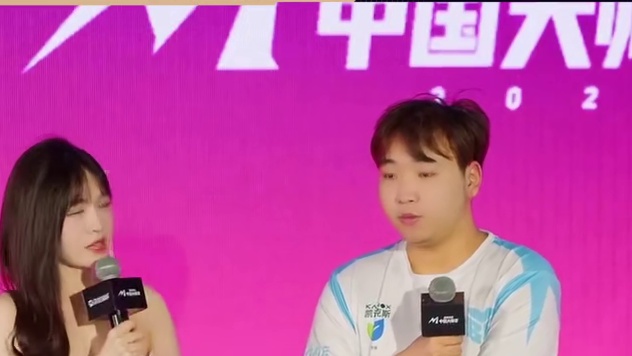 赛后采访YBG的Swim选手，一番霸气回应想验验iG全华班的实力，更是声称国产辅助自己排第二，无人敢