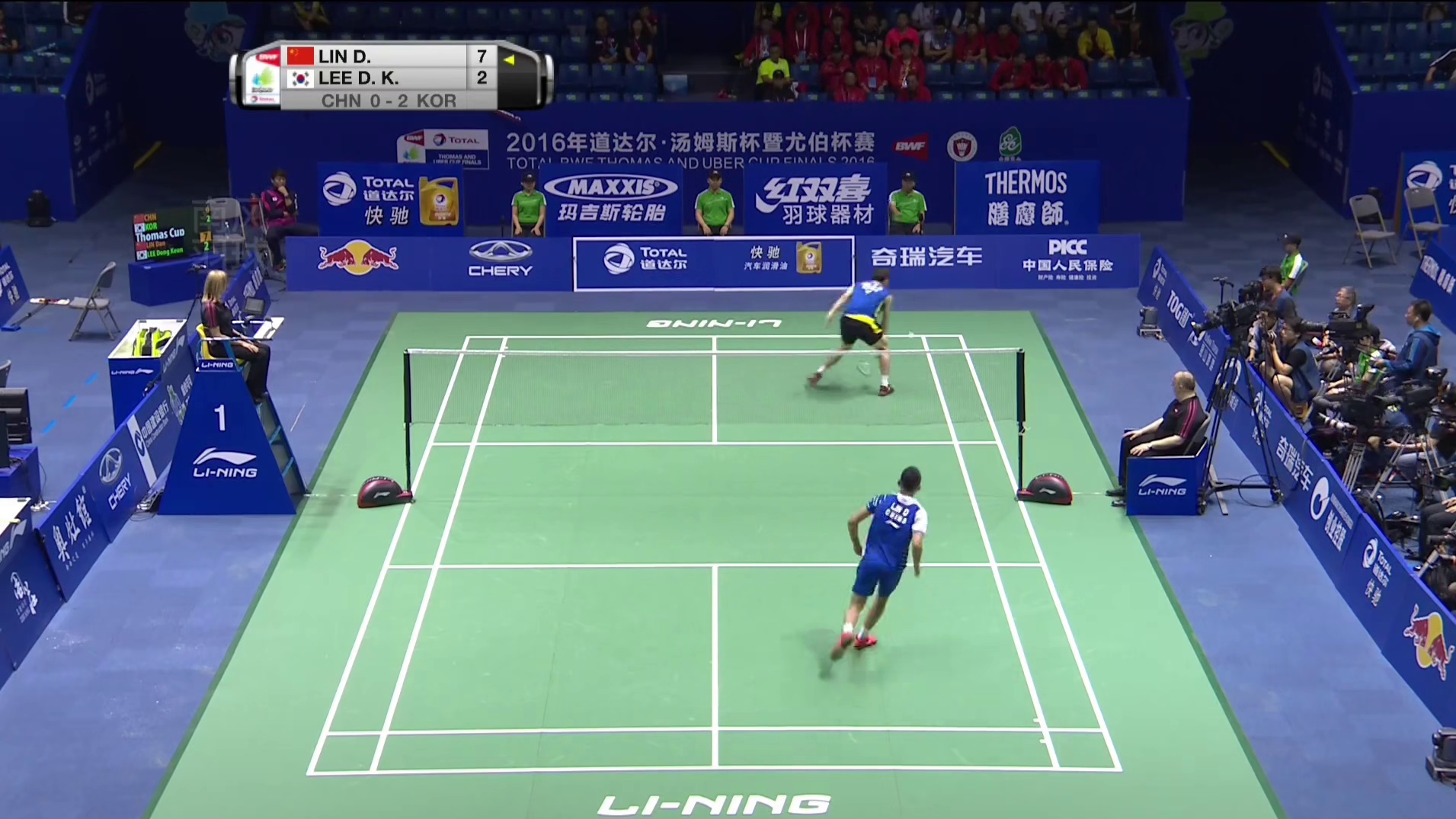 团体赛的林丹就是稳，东根都被打吐了！#羽毛球比赛 #林丹 #羽毛球精彩片段 #羽毛球单打 #羽毛球精