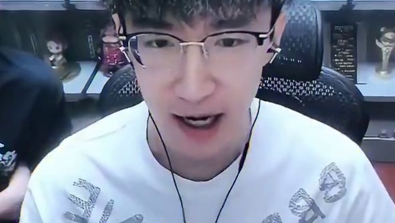 踩头还得逆水寒，蔡哥0氪小芽爽玩！ 