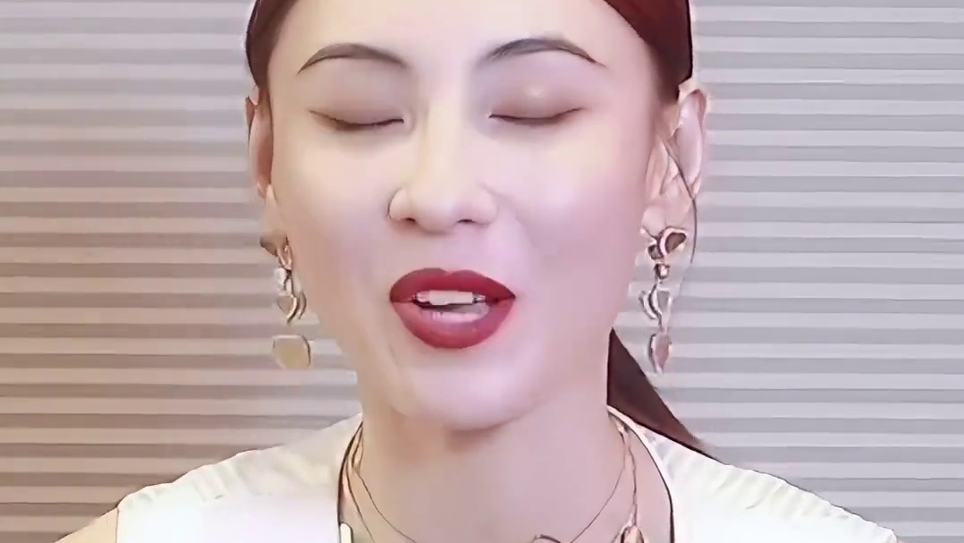 明明是单身，为何张柏芝会有个三胎儿子？单亲家庭或许不完整，但母爱从不会减损半分 #谢霆锋  #王菲 