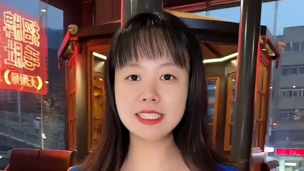 秋天就是吃螃蟹的季节，德庄毛肚自助火锅开学季新品上新，快来一起尝鲜吧！