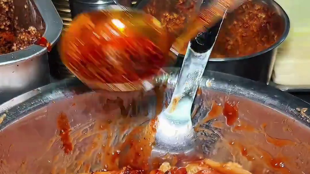 东北街头这口土豆片涮冷面，谁吃谁不迷糊？