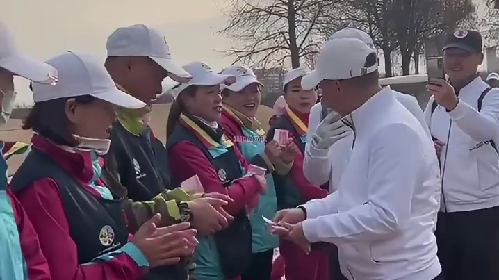 难怪高尔夫球是有钱人的运动，没点家底还真不敢打