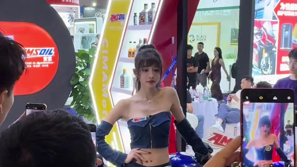 第一次参加摩博会 怎么都是来看小姐姐的 别装 看看你们都拍了多少模特摩博会