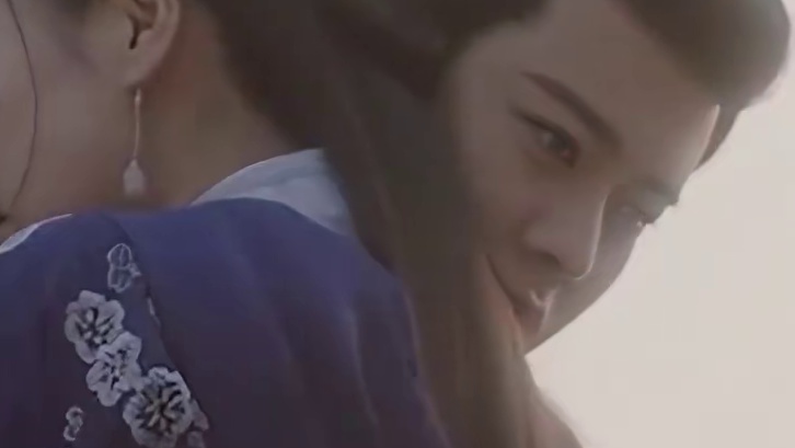 当年筹备《周生如故》时，导演看中她来演女主，却因为档期冲突，意外成就了白鹿 #