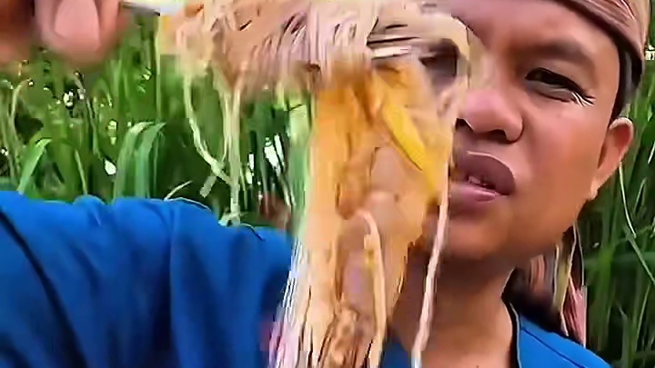 蔬菜拼盘酸辣米粉生呛大虾 #美食 #户外美食 #泰国美食 #内容启发搜索