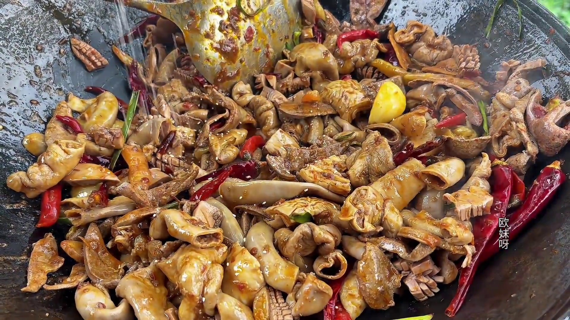 今天欧妹做了一大锅香辣猪杂吃过瘾