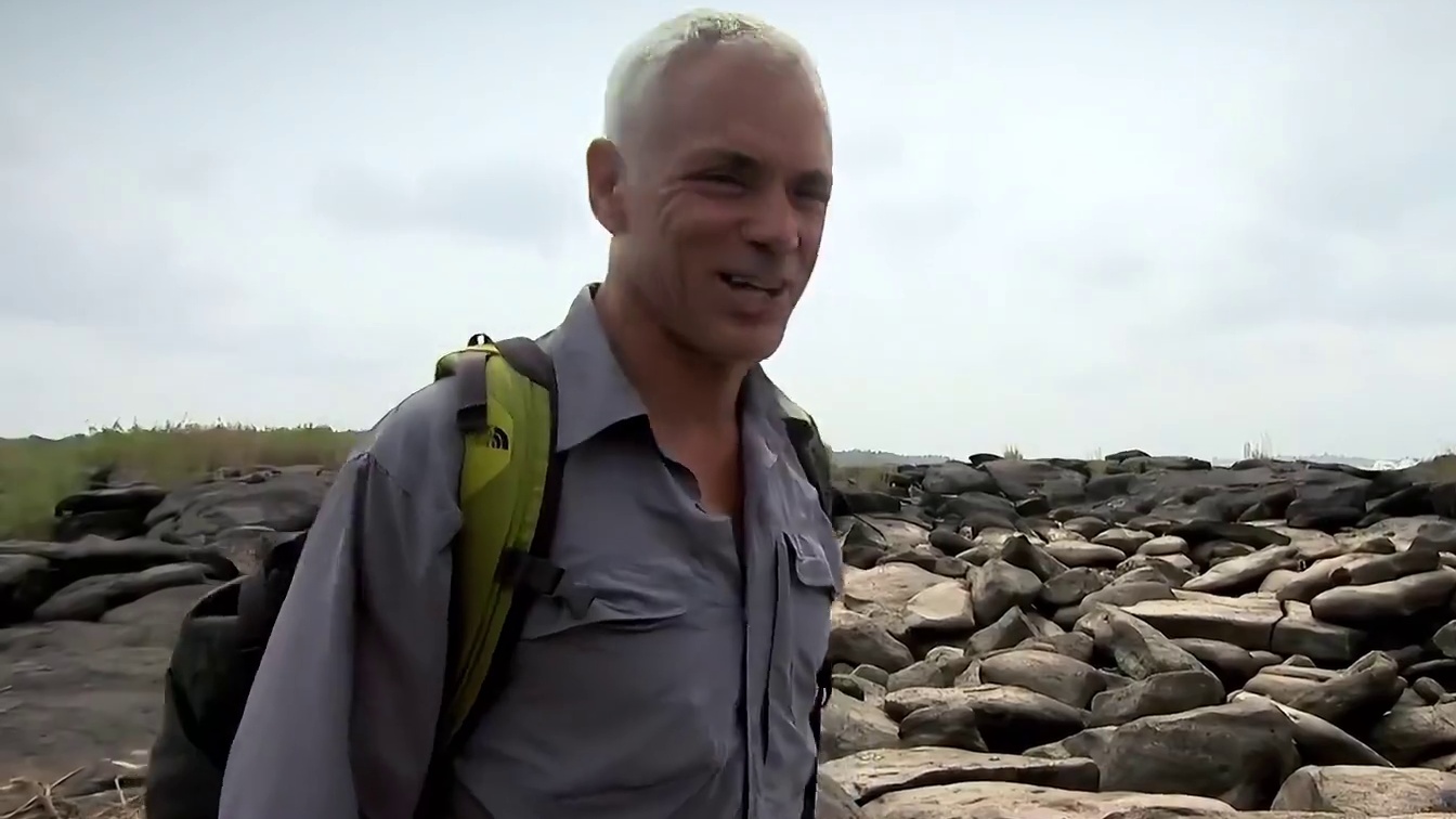 隐藏在非洲刚果河中的危险杀手，看杰叔如何将其捕捞上岸 #钓鱼 #野外垂钓 #杰瑞米瓦德 #户外 #路