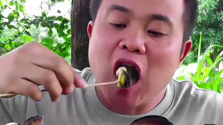 带黄大母田螺搭配剁椒蘸水️鲜！ 泰国大叔内容启发搜索