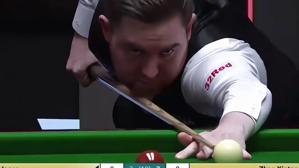 赵心童一杆防守失误，让琼斯抓住机会，被搬回一局