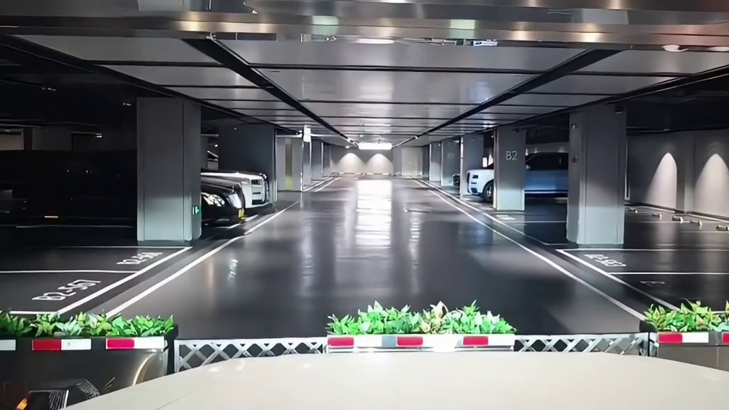 观云钱塘地库，压迫感十足